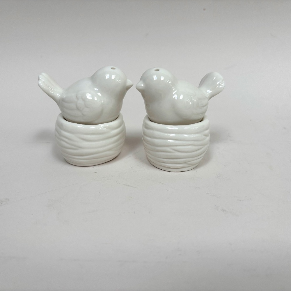 Vintage White Bird On Nest Salt And Pepper Shakers - Set of Two